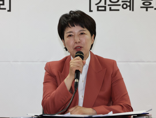 김은혜 국민의힘 경기도지사 후보가 16일 서울 프레스센터에서 열린 서울-경기 상생발전 정책협약 체결식에서 정책을 발표하고 있다. 연합뉴스.
